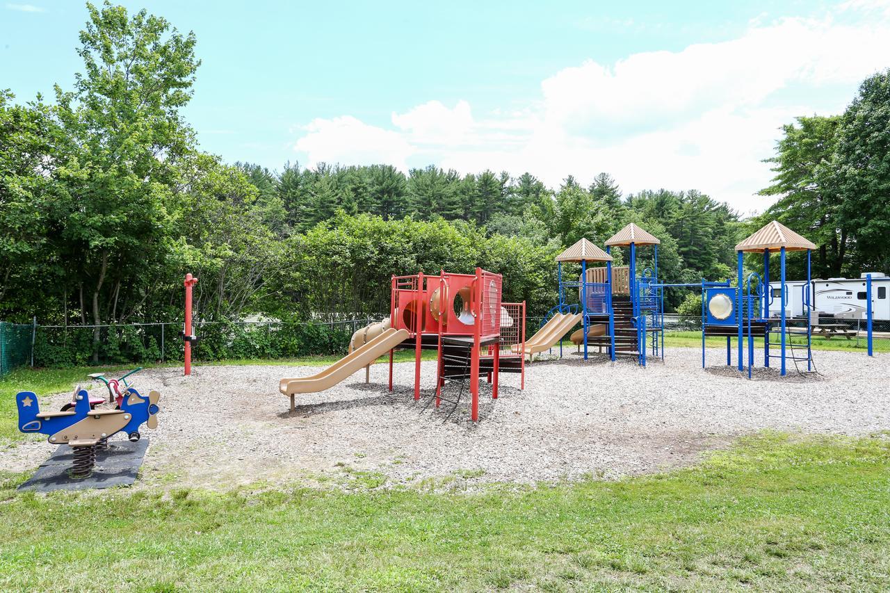 Tuxbury Pond Camping Resort Tiny House Clara South Hampton Exterior foto