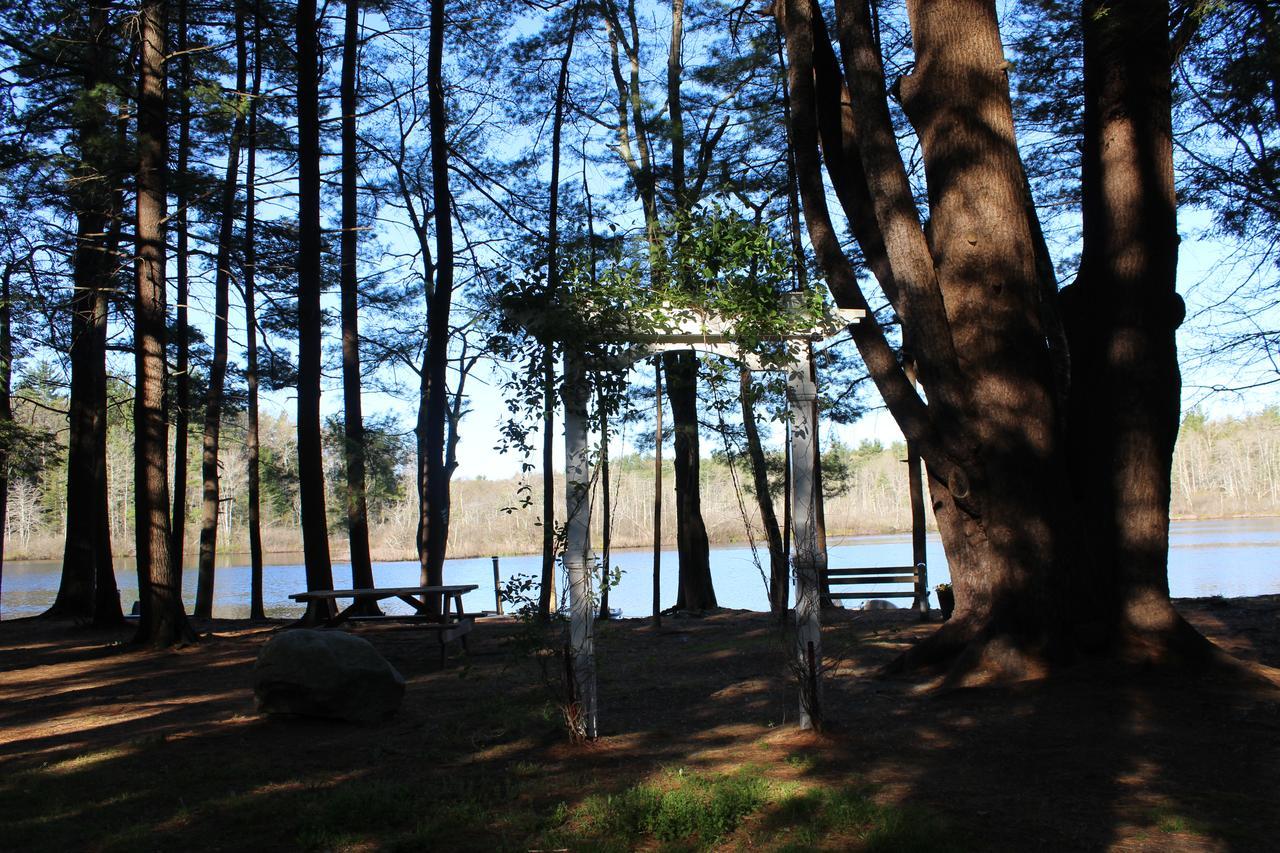 Tuxbury Pond Camping Resort Tiny House Clara South Hampton Exterior foto